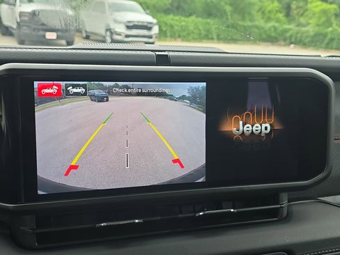 Used 2024 Jeep Wrangler Unlimited Rubicon w/ Capability Package AWD/4WD image 15