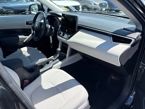 Used 2025 Toyota Corolla Cross L AWD/4WD image 29