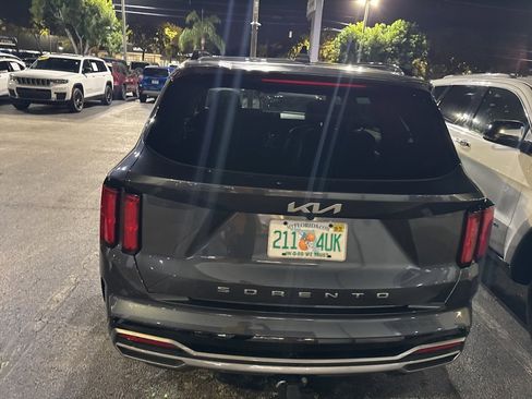 Used 2022 Kia Sorento SX image 5