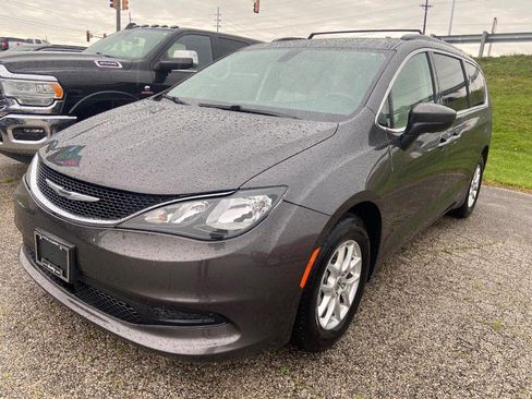 Used 2021 Chrysler Voyager Lxi FWD image 4
