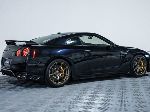 Used 2021 Nissan GT-R Premium image 4