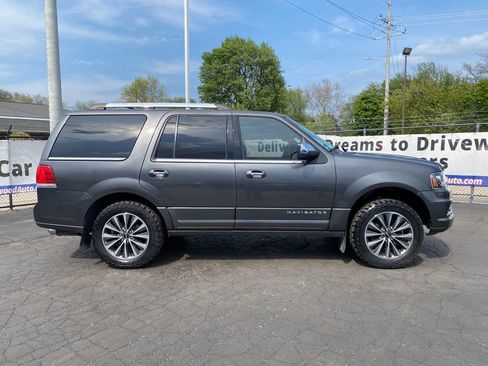 Used 2016 Lincoln Navigator Select AWD/4WD image 2