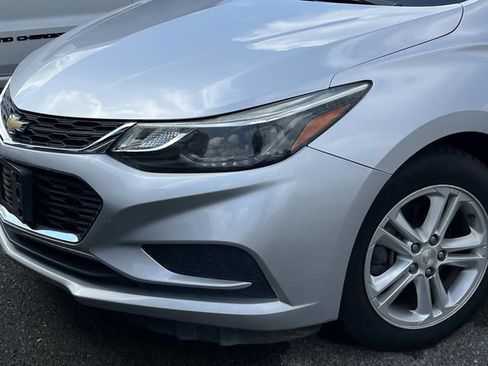 Used 2017 Chevrolet Cruze LT w/ Convenience Package FWD image 7