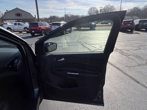 Used 2019 Ford Escape Titanium image 16