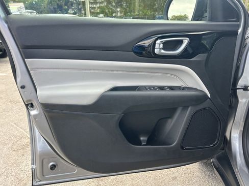 Used 2023 Jeep Compass Limited image 33