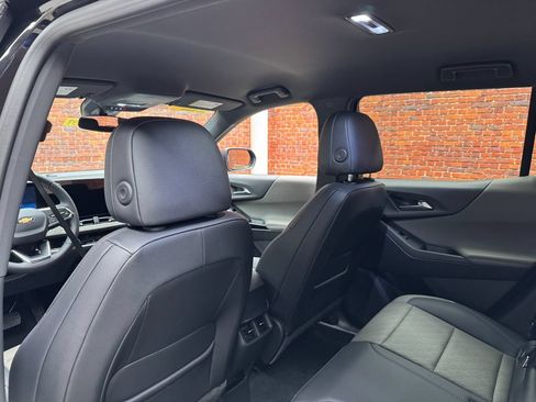 Used 2026 Chevrolet Equinox LT w/ Convenience Package II FWD image 24