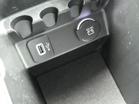 Used 2018 Jeep Cherokee Latitude Plus image 11