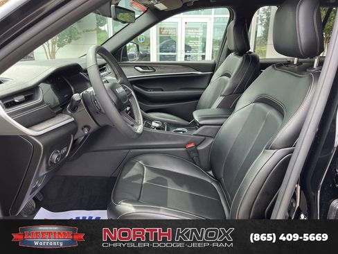 Used 2024 Jeep Grand Cherokee Limited w/ Luxury Tech Group II AWD/4WD image 4
