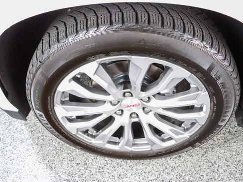 Used 2023 GMC Yukon Denali image 11