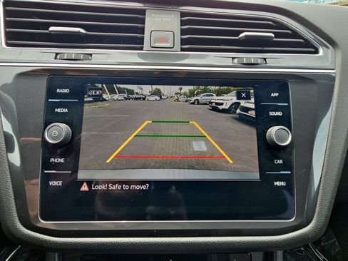 Used 2022 Volkswagen Tiguan SE R-Line FWD image 23