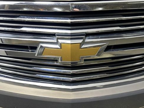 Used 2017 Chevrolet Suburban Premier image 10