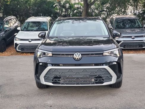 New 2025 Volkswagen Taos SE image 2
