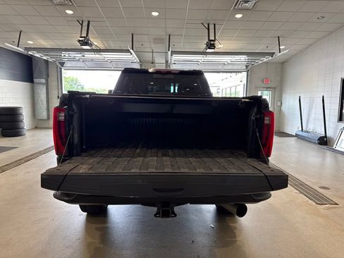 Used 2024 GMC Sierra 2500 Denali w/ Denali Reserve Package AWD/4WD image 17