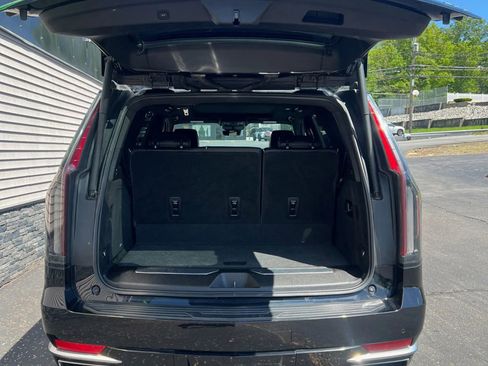 Used 2021 Cadillac Escalade Premium Luxury image 20