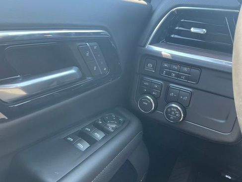 Used 2025 Chevrolet Suburban Premier AWD/4WD image 25