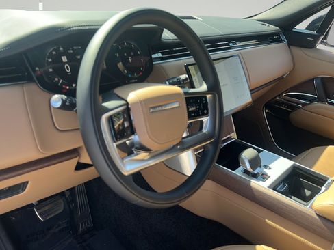 Used 2024 Land Rover Range Rover Long Wheelbase SE AWD/4WD image 4