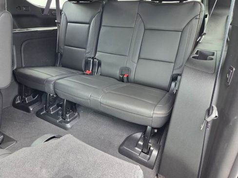 Used 2024 Chevrolet Suburban High Country RWD image 12