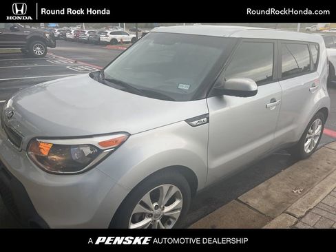 Used 2015 Kia Soul + image 1