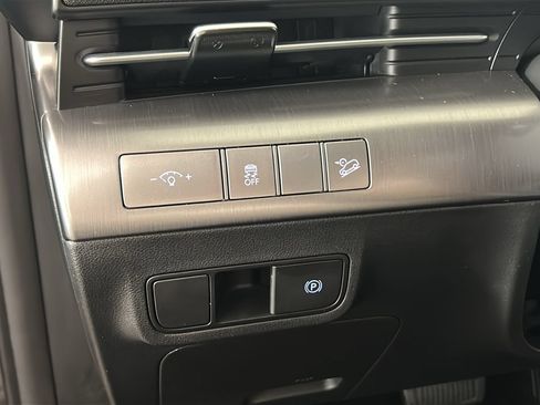 Used 2025 Hyundai Kona SEL FWD image 23