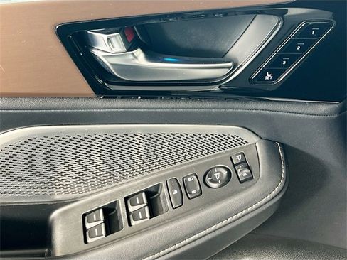 Used 2022 Acura MDX SH-AWD w/ Technology Package image 19