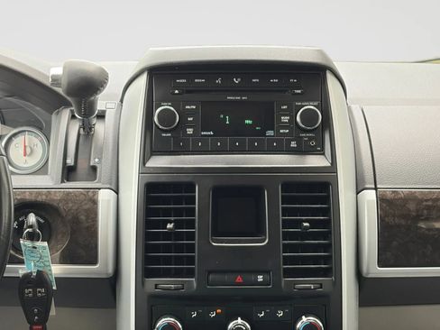 Used 2009 Dodge Grand Caravan SXT FWD image 25