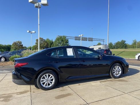 Used 2025 Toyota Camry LE FWD image 11