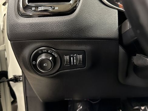 Used 2021 Jeep Compass Limited image 8