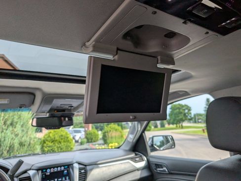 Used 2017 Chevrolet Suburban Premier image 17