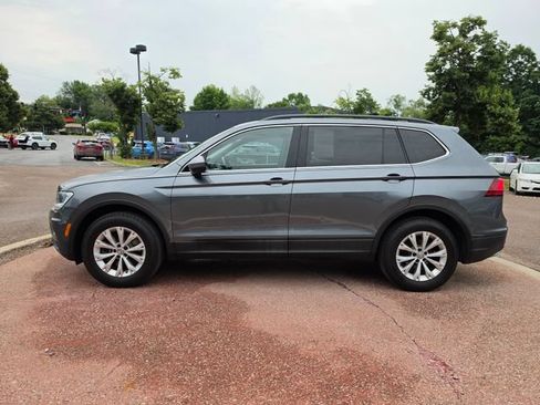 Used 2019 Volkswagen Tiguan SE w/ Panoramic Sunroof Package AWD/4WD image 2