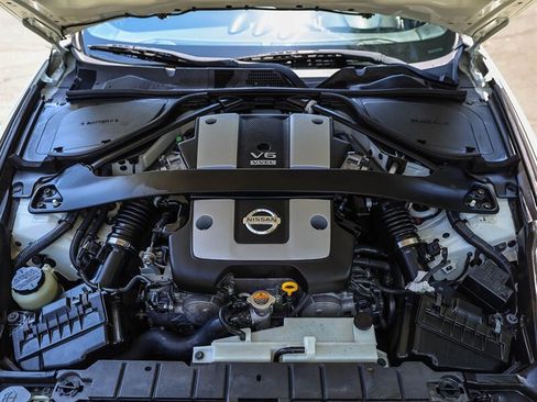 Used 2010 Nissan 370Z Coupe RWD image 33
