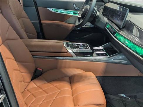 Used 2026 BMW 740i w/ Executive Package RWD image 19