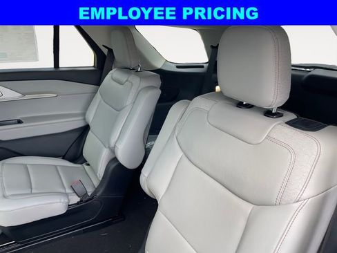 New 2026 Ford Explorer Active w/ Active Comfort Package AWD/4WD image 13
