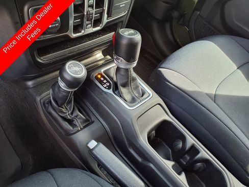 Used 2021 Jeep Wrangler Unlimited Sahara AWD/4WD image 23