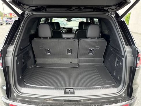 Used 2024 GMC Acadia Denali AWD/4WD image 9