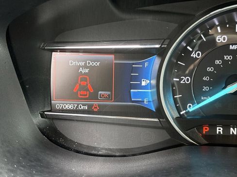 Used 2017 Ford Explorer XLT w/ Equipment Group 202A AWD/4WD image 34