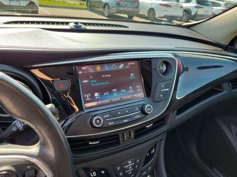 Used 2019 Buick Envision Essence FWD image 28
