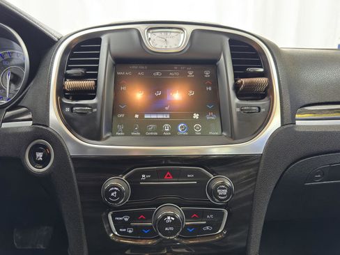 Used 2015 Chrysler 300 Limited image 22