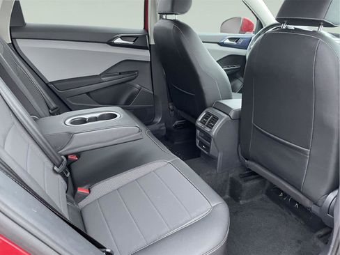 Used 2022 Volkswagen Taos SE image 18