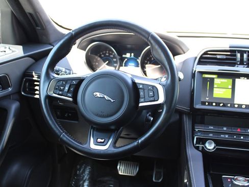 Used 2020 Jaguar F-PACE S image 12