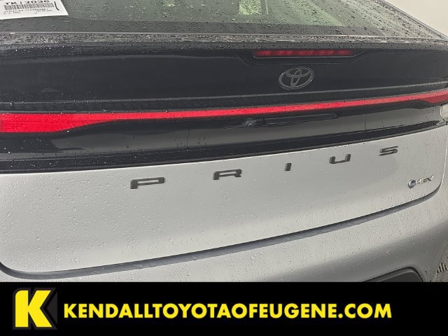 Used 2025 Toyota Prius LE FWD image 11