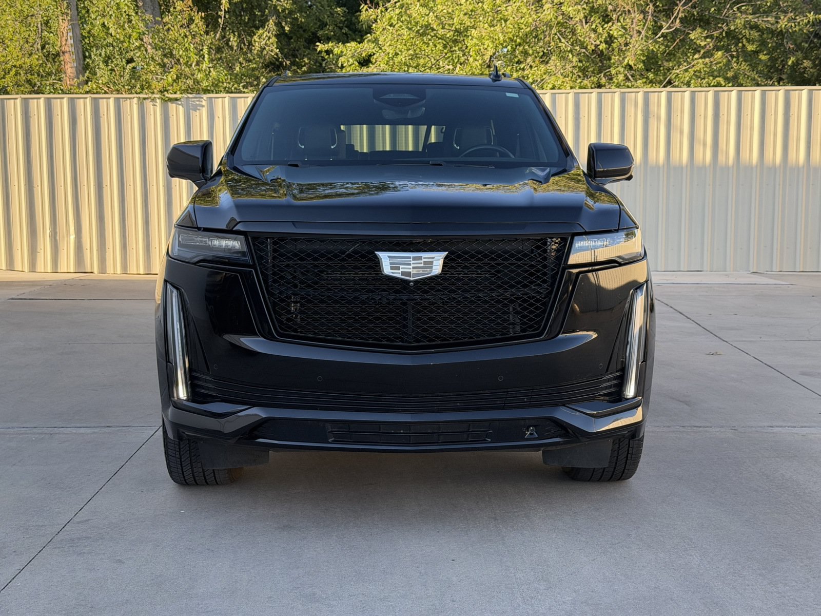 Used 2023 Cadillac Escalade ESV Sport w/ LPO, ONYX Package AWD/4WD image 2