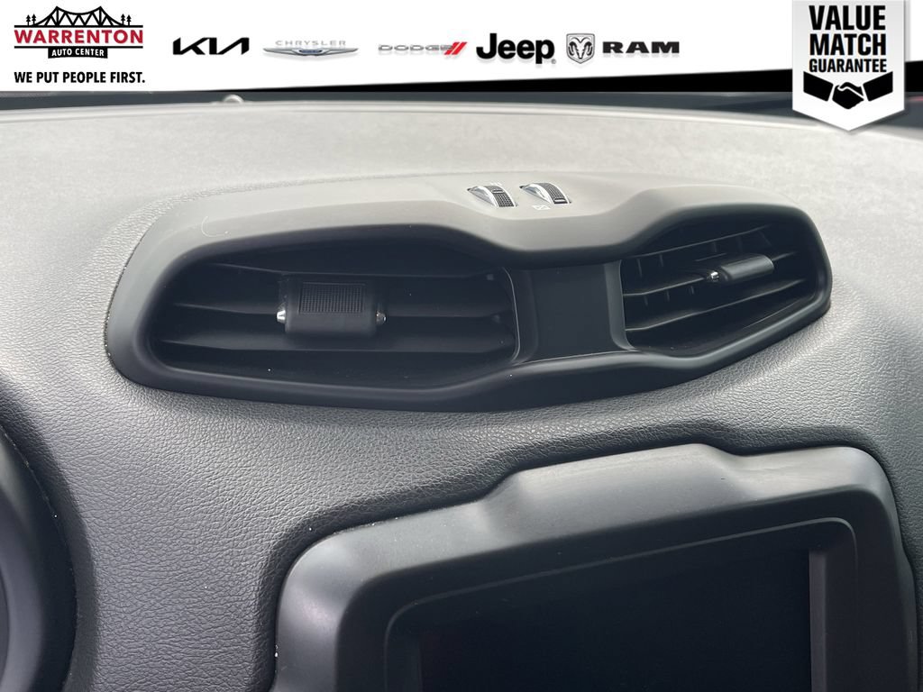 Used 2018 Jeep Renegade Altitude AWD/4WD image 24