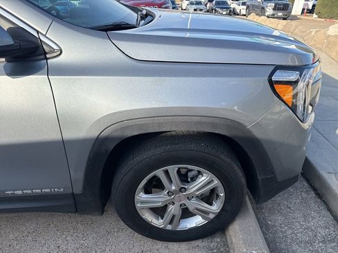 Used 2024 GMC Terrain SLE image 4