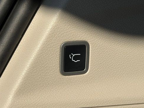 Certified 2022 Chrysler Voyager LX image 36