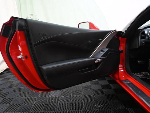 Used 2019 Chevrolet Corvette Stingray Coupe w/ 1LT RWD image 21