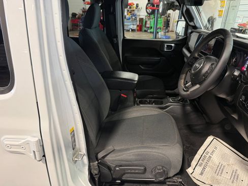 Used 2024 Jeep Wrangler Unlimited Sport AWD/4WD image 15