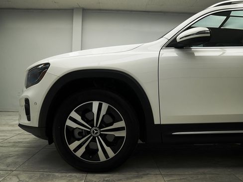Used 2025 Mercedes-Benz GLB 250 4MATIC image 10