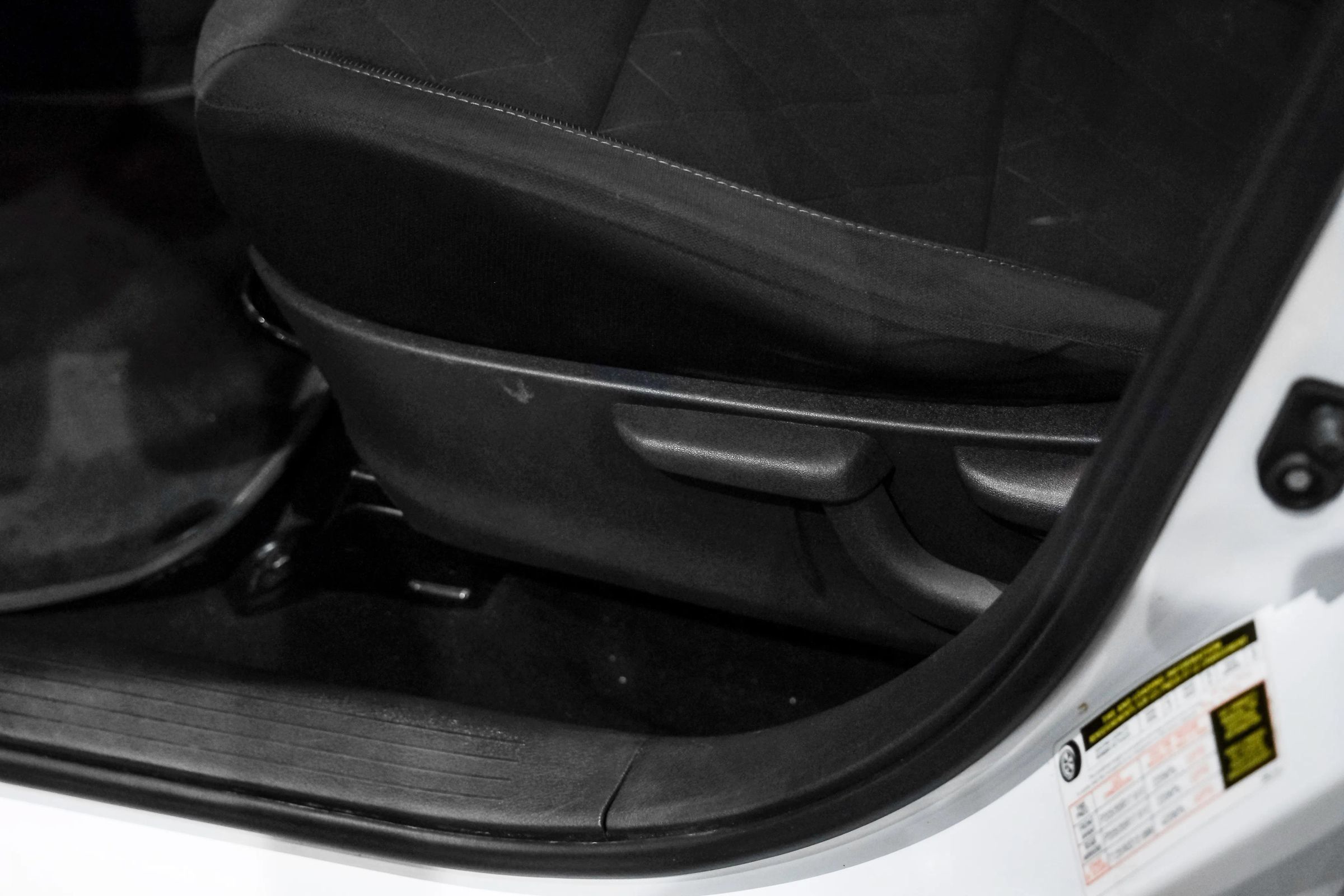 Used 2018 Nissan Kicks SV FWD image 25