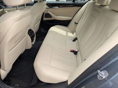 Used 2021 BMW 530i w/ Premium Package RWD image 27