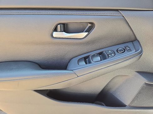 Used 2024 Nissan Sentra SV FWD image 21